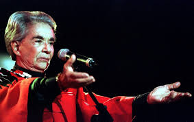 Popular mexican singer alfredito olivas was shot while performing in a night club called the hacienda in the city of parral in the state of chihuahua. Alfredito Olivas Nortenoblog