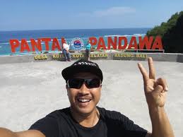 Pantai pandawa bali adalah salah satu tempat terindah melihat sunset, lokasinya tidak jauh dan dikelilingi dengan tebing kapur yang sangat pantai pandawa bali selalu menjadi perbincangan hangat bagi seluruh masyarakat dunia. Beautiful Pantai Pandawa Beach In Background Thank You Ketut For Taking Us There Picture Of Kaput Bali Tour Tuban Tripadvisor