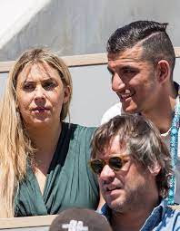 Comprenez un compagnon d'entraînement, celui qui tape la balle des heures durant face à un joueur. Marion Bartoli Fiancee Elle Retrouve Le Bonheur Au Bras D Un Sportif Elle