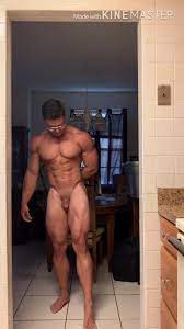 Bodybuilder Nude Flexing - BoyFriendTV.com