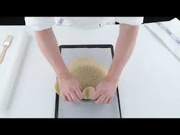Patisserie Technique Lining A Tart Pan And Blind Baking Le Cordon Bleu Le Cordon Bleu Cordon Bleu Cordon