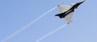 Des excuses de la part de. Bang Un Rafale Fait Sursauter Paris En Franchissant Le Mur Du Son Le Point