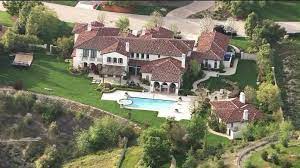 Justin Bieber Net Worth Earnings Of Your Favorite Singer Scoopify Celebrity Houses Mansions Justin Bieber House