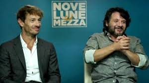 Nove lune e mezza è un film del 2017 diretto da michela andreozzi, conosciuta attrice comica che qui si cimenta con la sua opera prima e prende parte direttamente al cast come coprotagonista intepretando tina, una donna che vuole fortemente diventare madre. Nove Lune E Mezza Recensione