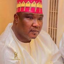 Mai Girma Gwamna Dr Abdullahi Umar Ganduje OFR ya halarci sallar Juma'a a  masallacin Asokoto dake birnin taraiya Abuja. Gwamna Ganduje na tare da  Kakakin Majalisar jihar Kano Rt Hon Abdulaziz Gafasa