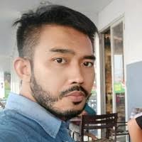 90+ perfiles de «Edwin»