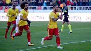 Süper lig'de bu sezon yaptığı transferlerle adından söz ettiren yeni malatyaspor, eski oyuncusu adem büyük'ü yeniden transfer etti. Malatyaspor Da Adem Buyuk Soku Sporun Dibi