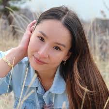 Cristina Dunn's Instagram, Twitter & Facebook