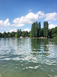 Beim spaziergang münchen erwartet dich einer der größten parkanlagen der welt. Entspannte Stunden In Der Bar Am See Mit Kind Empfohlen Von The Urban Kids
