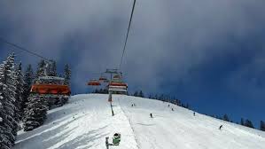 Quest'anno la stagione sembra essere partita con il piede sull'acceleratore e la stragrande maggioranza delle località sciistiche è stata letteralmente sommersa dalla neve fresca! Covid Apertura Impianti Sciistici Il 18 Gennaio Ecco Le Regole