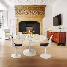 Its beautiful form brings together both elegance and convenience, as it fits into even the tiniest of nooks effortlessly. The Story Behind Eero Saarinen S Iconic Pedestal Table Architectural Digest