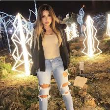 «مش باين لا شعر ولا جسم ولا مكياج». Ø¨Ø³Ø¨Ø¨ Ù…Ù„Ø§Ø¨Ø³Ù‡Ø§ Ø§Ù„Ø¬Ø±ÙŠØ¦Ø© Ø³Ø§Ø±Ø© Ø³Ù„Ø§Ù…Ø© ØªØ¯Ø®Ù„ ÙÙŠ Ø£Ø²Ù…Ø© Ù…Ø¹ ÙˆØ§Ù„Ø¯Ù‡Ø§