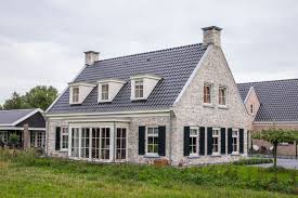 Groothuisbouw Emmeloord Gl6 Woning Uitgevoerd In Notarisstijl Met Grijs Genuanceerde Gevelsteen Boerderijstijl Dakkapellen Architectuur Huis