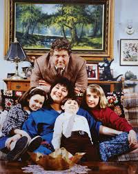 This is the ultimate guide of the best comedy tv series to watch! 10 Of The Best American Sitcoms Britannica
