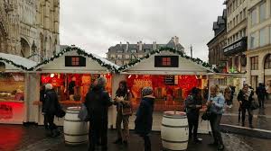 Boisson incontournable des fêtes de noël, le vin chaud a gardé sa recette originale à la cannelle depuis des siècles. Le Marche De Noel Est Desormais Ouvert A Rouen