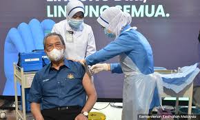 Prime minister tan sri muhyiddin yassin said vaccine equity is still a major issue and the world cannot win this war against the virus unless everyone has equal and rapid access to vaccines. Malaysiakini Health Ministry Debunks Conspiracy Theory On Pm S Covid 19 Vaccine Jab