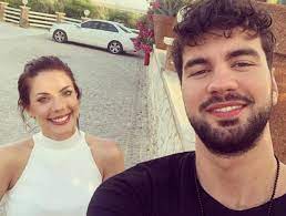 Güzel oyuncu ile olan fotoğrafını paylaşan tuncer, paylaşıma kalp emojisi koydu. Bir Krizi Daha Atlattilar Eda Ece Ve Bugrahan Tuncer Baristiklarini Instagram Dan Ilan Etti