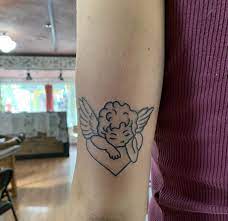 Pin By Ale Quinn On Yatted Cupid Tattoo Cherub Tattoo Hand Tattoos