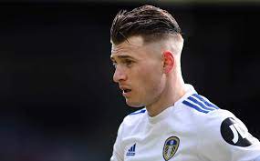 Alioski wrapped his left hand around saka's head and brushed through the wonderkid's hair, ruffling about before the england international put his arm around the leeds man in a show of class. Alioski S New Club Nandez Latest Bielsa Still Wants Kent Kick Daddy