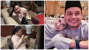 Nora danish 20 haziran 2006'da eski malezya parlamentosu başkanı tan sri ramli ngah talib'in ilk oğluyla evlendi , ancak temmuz 2008'de boşandılar. Video My Wife Kantoi Sampai Hati Tak Hajak Aidil Merajuk Dengan Fasha Media Kl