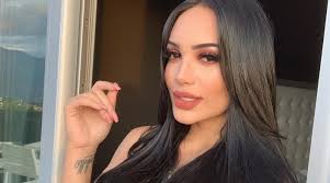Andrea Valdiri mostró sus nalgas completamente en Instagram