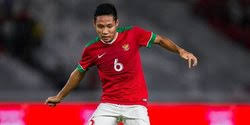 Bergaji Fantastis Ini Koleksi Mobil Mewah Pesepakbola Nasional Evan Dimas Merdeka Com