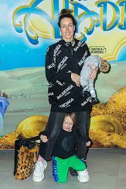 Malin therese alshammar (born 26 august 1977 in solna) is a swedish swimmer who has won three olympic medals, 25 world championship medals, and 43 european championship medals. Therese Alshammar Johan Wallberg Fred Et Ted