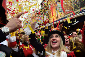 Voorheen carnaval vòòr oeteldonk, maar dankzij de oprichting van de oeteldonkse club in 1882 werd oeteldonk geboren, het spel kan beginnen! Carnaval In Oeteldonk Gaat Volgens Strikte Regels Een Banaan Staat Binnen Een Minuut Weer Buiten De Volkskrant