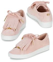 Lancée en 1981 par le designer du même nom, la marque est aujourd'hui reconnue vous pouvez retrouver dans nos magasins une vaste sélection de chaussures michael kors pour femmes et de chaussures michael kors pour enfants. Soldes Chaussure Michael Kors Femme Rose En Stock