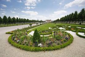 One of the most important sources for the gradual reconstruction of the individual terrace zones since 2002 was provided by the three views of schloss hof estate, created around 1760 on commission of maria theresa by bernardo bellotto, called canaletto. Schloss Und Schlossgarten Schwetzingen