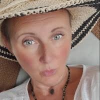 40+ "Elle Lang" profiles