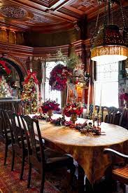 I begin staging the house for christmas shortly after veterans day.and seem to discover new finds every year during the process. Decorated In An Old House In New York Very Well For Christmas Interior Design Ideas Ofdesign