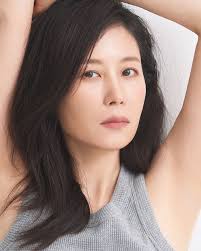 Actor Moon So-ri's new profile picture has been released.Moon So-ri in the  released profile showed o..