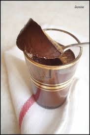 Petits Pots De Creme Legere Au Chocolat Autour D Un Plat Alimentation Pot De Creme Chocolat