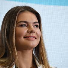 Кабаева и путин идут домой. Alina Kabaeva Rasskazala Chem Zanimaetsya Vo Vremya Karantina Chempionat