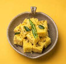 Add red chillies, curry leaves, asafoetida and fry until the chillies turn colour and spread the seasoning over the. Instant Khaman Dhokla Recipe Rachna Cooks