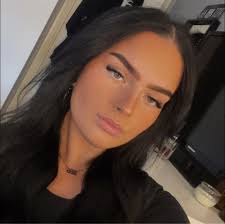 Någon som vet hur man tar bort den här på en 9-5 -06? Den sitter fast där  uppe, allt är lossat ner till, håller att ta bort hela mittkonsollen. Tack  för alla