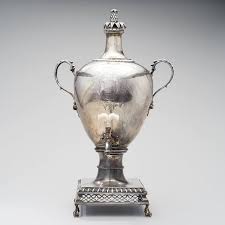 Curs valutar actual euro în lei moldovenești pentru astăzi în moldova (chișinău). Samovar Em Prata Inglesa Do Sec 18th 51cm De Altura 2750gms 16 960 Usd 15 000 Euros 59 830 Reais 110 760 Chinese Yuan Soulcarioca Instagram Prata Euro