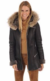Qu'il s'agisse de manteau ou de veste, on les retrouve souvent sur la « wishlist » de toute fan de mode. Peau Lainee Ajustee Femme La Canadienne La Canadienne Veste 3 4 Peau Lainee Noir