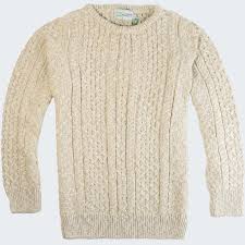 Le pull irlandais, le pull homme point de sable, la veste homme point mousse, un pull à torsades tricolore homme ou encore une écharpe pour homme couleur beige. Pull Irlandais Beige Coton Et Lin The Original Aran Company