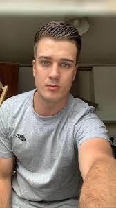 Can anyone just do a picture with the boy in centre front and the two  people with their hands