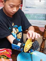 A new hand for Lucas