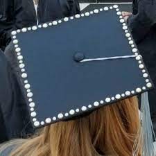 Simple Pearls Around The Rim Grad Cap Decoration Ideas Suugrad Graduation Cap Grad Cap Decorated Grad Cap Designs