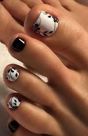 En este video tutorial encontraras un diseño fácil de realizar para las uñas de los pies, con un decorado tipo francés en dos tonos (negro y fucsia) con un. Disenos De Unas Para Pies Faciles De Hacer Decoracion De Unas Para Pies Los Mejores Disenos En Tendencia Paperblog Basta Con Buscar En La Web Y En Redes Sociales Como