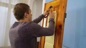 Kapı, tamir, amerikan kapı , kırık kapı, ağaç tutkalı, hızar tozu, dolgu macunu , marangoz, acemi marangoz, haylaz çocuk, yaramaz. Kirik Kapi Tamiri Nasil Yapilir Resimli Kizlarsoruyor