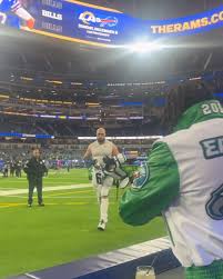 SNF with my 🦅’s family. #FlyEaglesFly @jalenhurts @lanejohnson65  @jelliott46