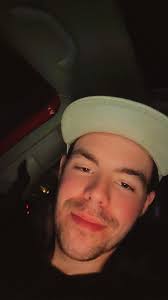 Hey! Im Chris, 23. I play