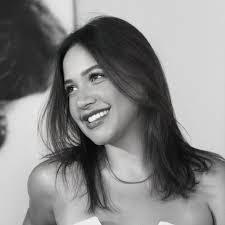 Mariana Donnelly's Instagram, Twitter & Facebook