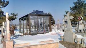 In ziua de craciun, in jurul orei 16,00. Cavou Ecologic Cu Panouri Solare Intr Un Cimitir Iesean Ecomagazin Ro