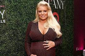 Jessica Simpson Finds Remedy for Extremely Swollen Foot